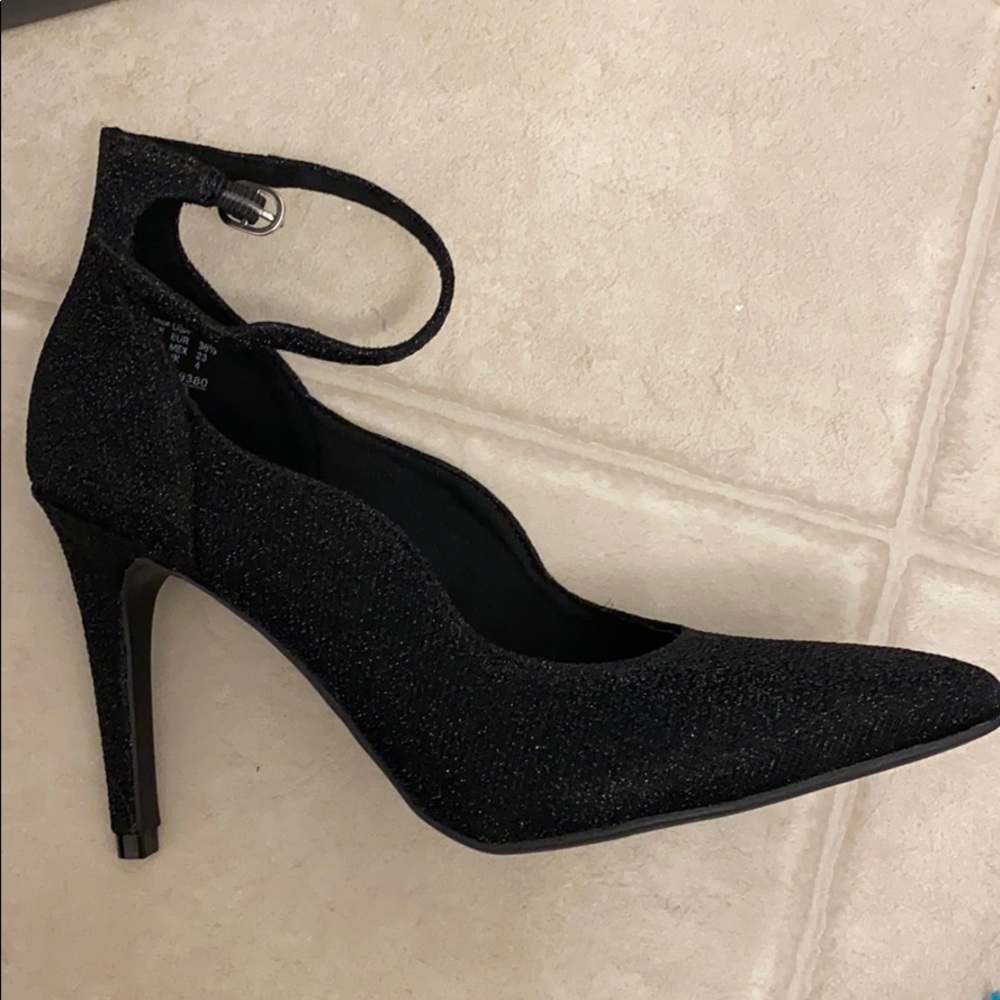 Shoes - Picture 2 of 4